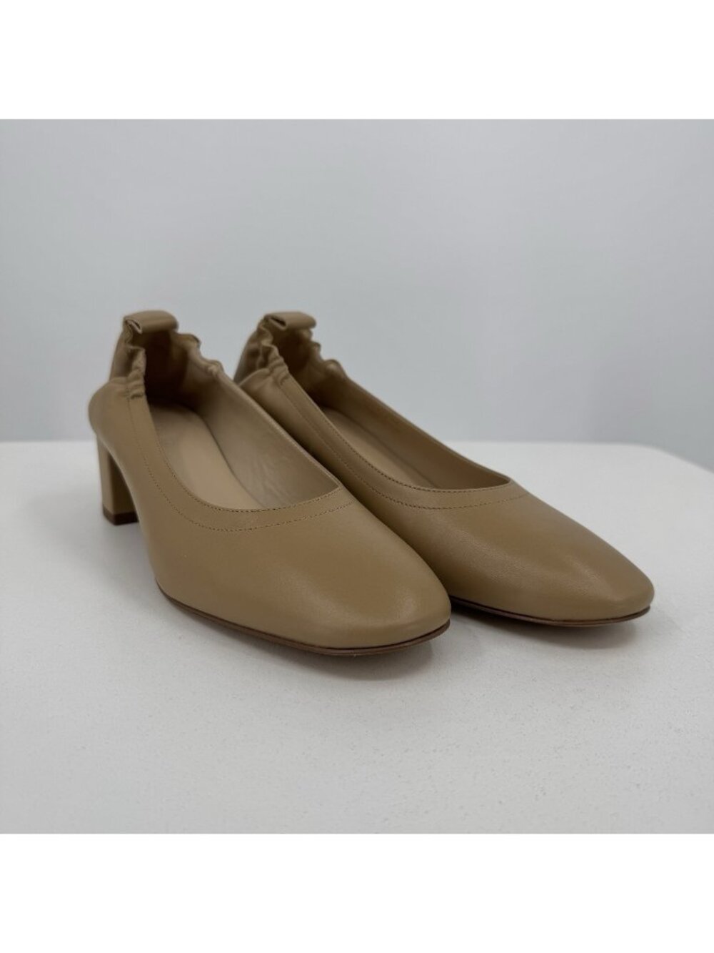 Everlane Italian Leather Day Heel Light Taupe 9.5 Women's Elastic Back Comfort